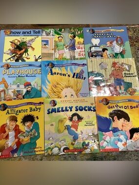 Scholastic Robert Munsch Picture Book Set - Yellow, Blue, Green, Red Covers